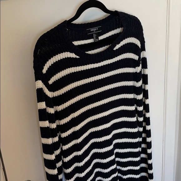 Men’s forever 21 large sized black white sweater. - Picture 5 of 9